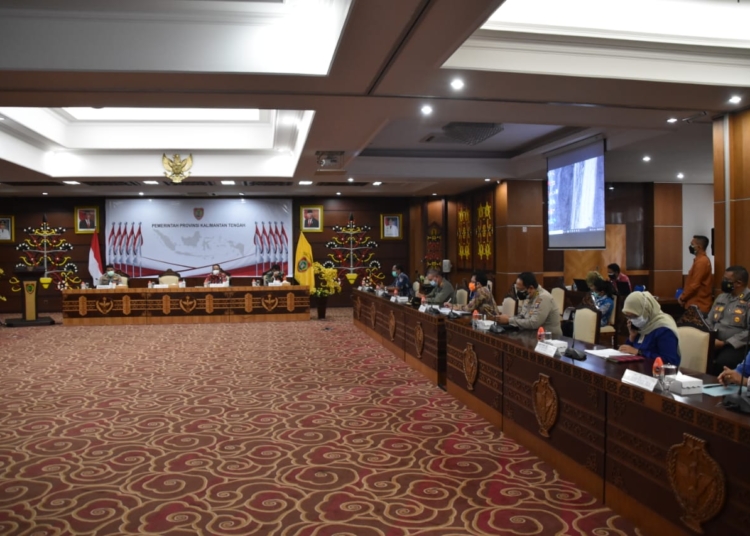 Rapat Teknis Penanganan Covid-19 yang digelar di Aula Eka Hapakat, Kantor Gubernur Kalteng, Jum'at (30/7) yang dipimpin PJ. Sekda Kalteng, H.Nuryakin. (photo/ist)