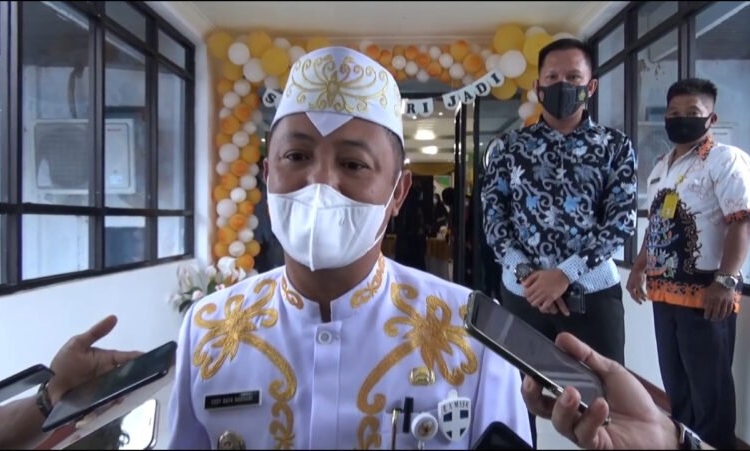 Bupati Barito Selatan, H.Eddy Raya Samsuri saat memberikan keterangan Pers usai Peringatan Hari Jadi ke-62 Barito Selatan. (Photo/rul)