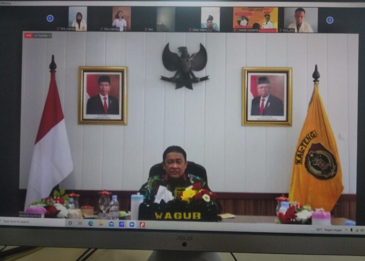 Wagub H. Edy Pratowo saat menjadi pemateri perkuliahan umum di Institut Agama Hindu Negeri Tampung Penyang Palangka Raya. (Photo/ist)