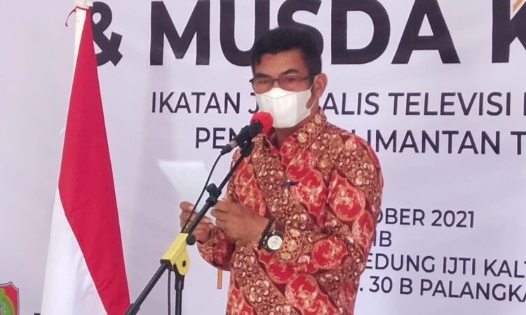 Kepaladiskominfosantik Kalteng, Agus Siswadi, saat mewakili Gubernur Kalteng, H.Sugianto Sabran, membuka Workshop dan Musda IJTI ke IV Pengurus Daerah Kalteng. (Photo/Ni)