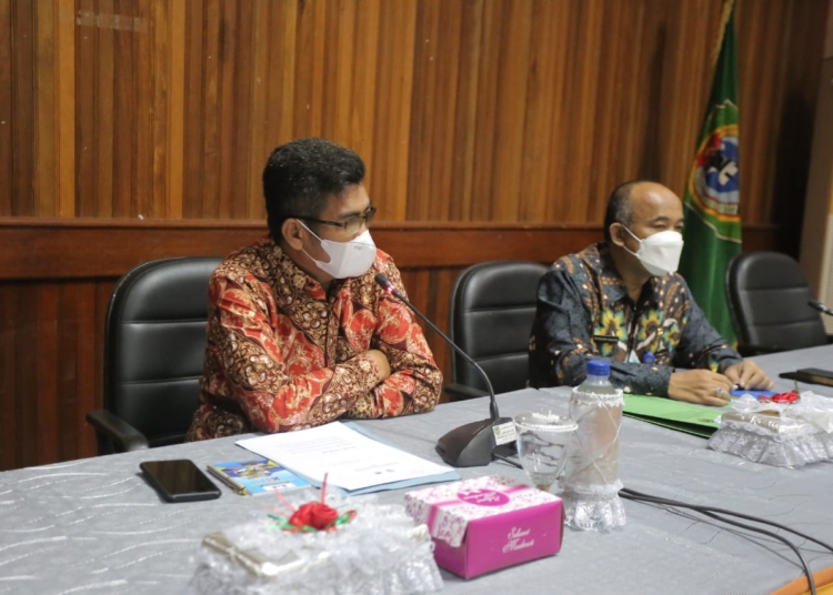 Plt. Kadis Kominfo Kalteng, Agus Siswadi, saat melakukan Visitasi KIM binaan Kabupaten Seruyan di Aula Bupati Seruyan. (Photo/ist)