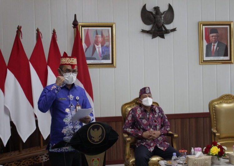 Plt. Asisten Perekonomian dan Pembangunan Setda Prov. Kalteng Andy Arsyad saat membuka secara resmi Festival Tandak Intan Kaharingan Tingkat Pusat ke-X Tahun 2021. (Photo/ist)