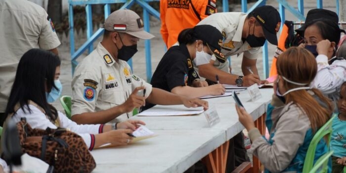 Tim Satgas Penanganan Covid-19 Kota Palangka Raya bersama Satuan Tugas Pemberlakuan Pembatasan Kegiatan Masyarakat (PPKM) Kecamatan Pahandut saat menggelar operasi yustisi.