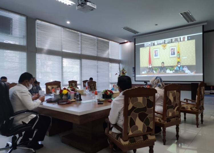 Wagub Kalteng H. Edy Pratowo saat menghadiri Rapat Paripurna Bersama DPRD Kalteng Secara Virtual. (Photo/ist)