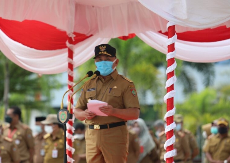 Gubernur Kalteng H. Sugianto Sabran saat menyampaikan sambutan pada Apel Besar ASN, di Halaman kantor Gubernur Kalteng, Senin (3/1/2022). (Photo/ist)