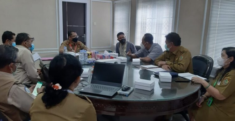 Kadislutkan memimpin langsung rapat persiapan launching produk ekspor perikanan. (Photo/ist)