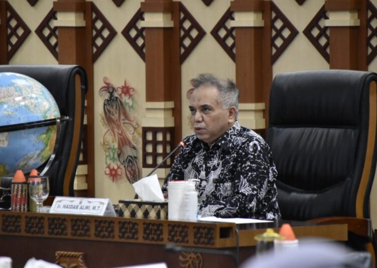 Haidar Alwi selaku Ketua Tim Ahli Universitas Gadjah Mada (UGM) saat memberikan sambutan pada Focus Discussion Group. (Photo/sit)