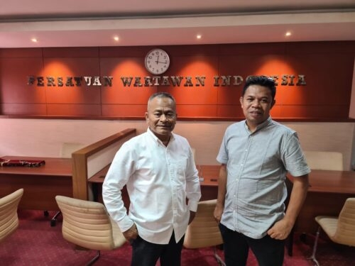 Ketua PWI pusat H Atal S Defari bersama ketua SMSI Kotim Abdul Hafid. (IST)