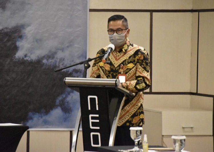 Asisten Bidang Perekonomian dan Pembangunan Setda Prov. Kalteng Leonard S. Ampung saat membacakan sambutan tertulis Pj. Sekretaris Daerah Prov. Kalteng H. Nuryakin. (Photo/ist)