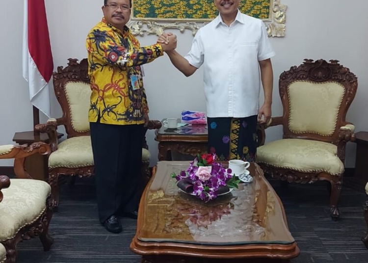 Pj. Sekda Prov. Kalteng H. Nuryakin saat bersilahturahmi dengan Sekretaris Daerah Provinsi Bali Dewa Made Indra di Kantor Gubernur Bali. (Photo/ist)