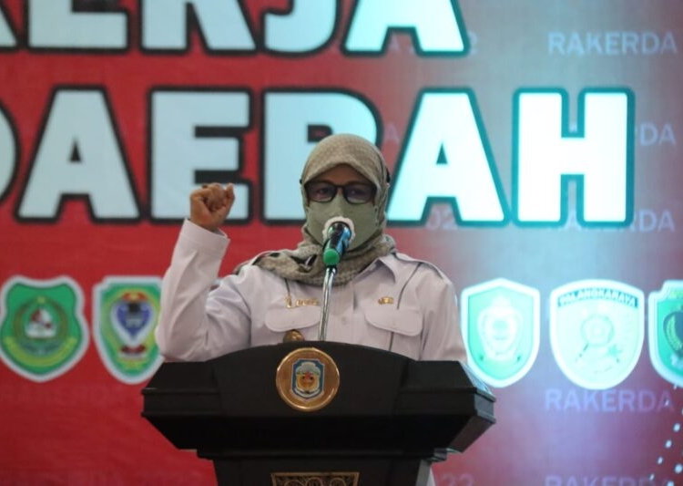 Asisten Administrasi Umun Sekretariat Daerah Lies Fahimah saat membuka secara resmi Rapat Kerja Daerah Bidang Pariwisata dan Kebudayaan. (Photo/ist)