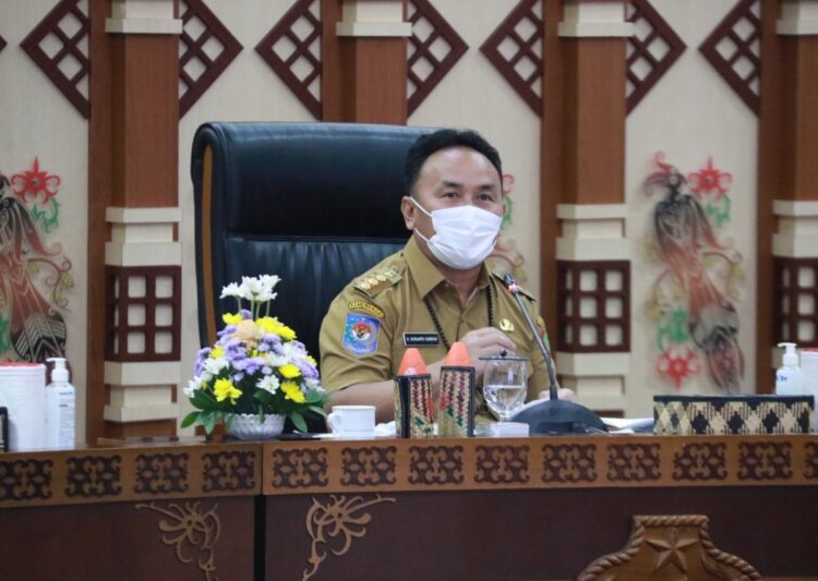 Gubernur Kalimantan Tengah H. Sugianto Sabran saat menyampaikan arahannya pada Rapat Monitoring Center Prevention (MCP) dan Sosialisasi MCP, Selasa (15/3). (Photo/ist)