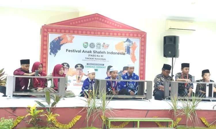 Kafilah Kalteng dari Kabupaten Pulang Pisau saat mengikuti babak final lomba Cerdas Cermat TV FASI XI Tingkat Nasional di Palembang. (Photo/ist)