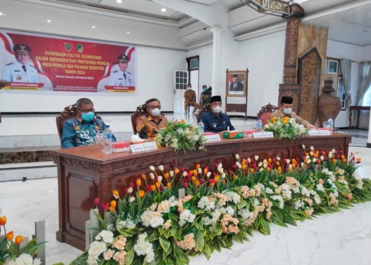 Asisten Pemerintahan dan Kesejahteraan Rakyat Setda Prov. Kalteng Katma F. Dirun saat menghadiri kegiatan Pendidikan Politik Kebangsaan di Kabupaten Barito Utara . (Photo/ist)