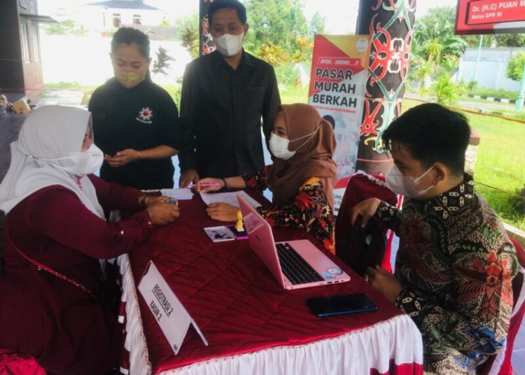 Masyarakat yang membeli minyak goreng, gula pasir dan beras Food Estate harus yang sudah terdaftar. (Photo/ist)