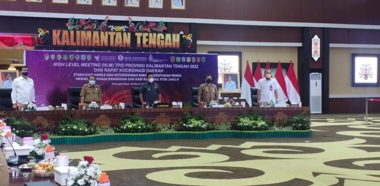 Wakil Gubernur Kalteng H. Edy Pratowo didampingi Pj.Sekda Prov. kalteng N. Nuryakin saat memimpin Rapat High Level Meeting TPID dan Rapat Koordinasi Hari Besar Keagamaan Nasional (HBKN). (Photo/ist)