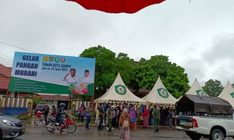 Kementan bekerja sama dengan Dinas Ketahanan Prov. Kalteng adakan Gelar Pangan Murah di Taman Kota Sampt. (Photo/ist)