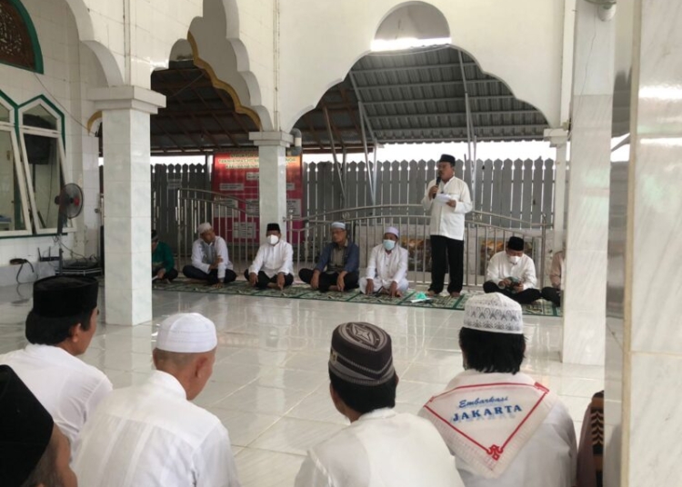 Pj. Sekretaris Daerah Prov. Kalteng H. Nuryakin saat membacakan sambutan tertulis Gubernur Kalteng pada kegiatan safari Ramadhan. (Photo/ist)