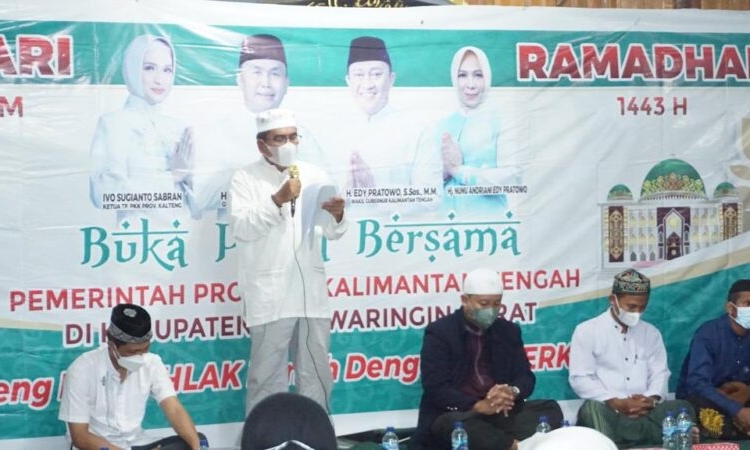 dr. Riza Syahputra saat membacakan sambutan tertulis Gubernur Kalteng Sugianto Sabran. (Photo/ist)