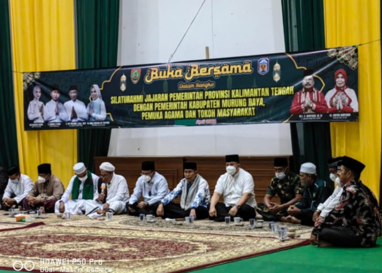 Pj.Sekda Prov Kalteng H. Nuryakin saat menghadiri Safari Ramadan di Aula Masjid Al-Istiqlal di Kota Puruk Cahu, Kabupaten Murung Raya. (Photo/ist)