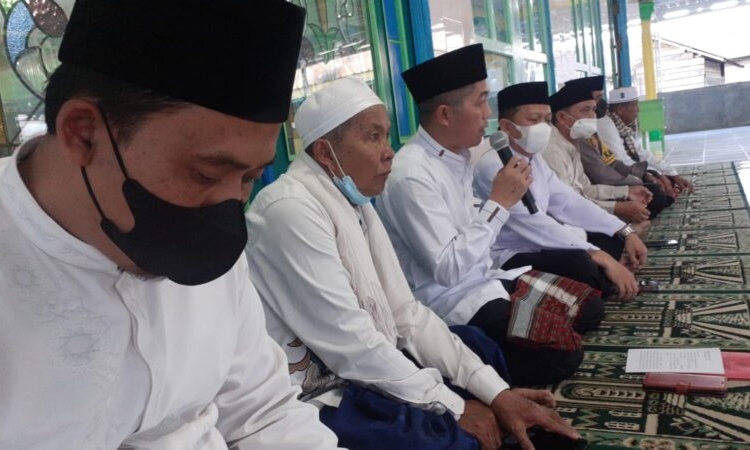 Plt. Karo Kesra Setda Kalteng Ahmad Fahruka saat membacakan sambutan tertulis Gubernur Kalimantan Tengah H. Sugianto Sabran. (Photo/ist)