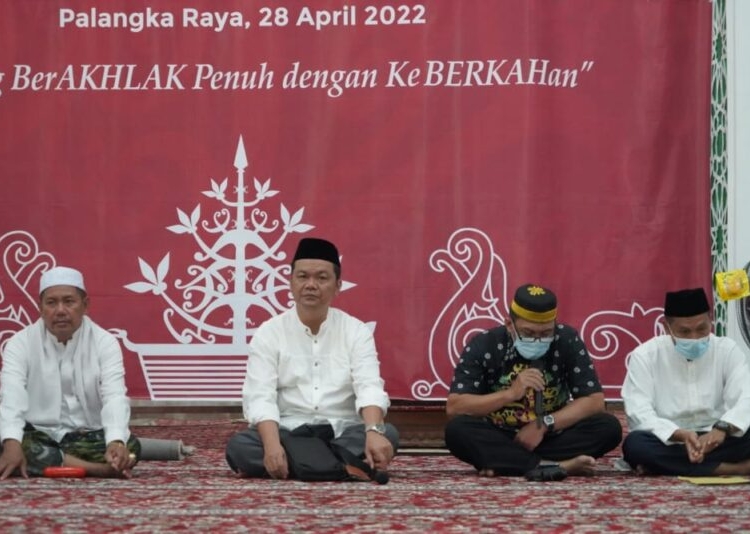 Kepala Bidang Pengelolaan Komunikasi Publik Diskominfosantik Prov. Kalteng Edi Juardi saat menyampaikan sambutannya.(Photo/ist)