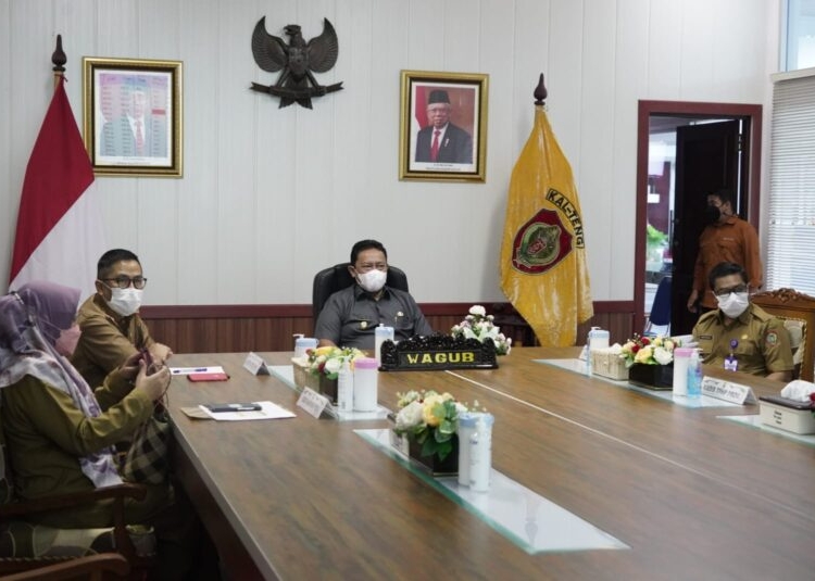 Wakil Gubernur Kalteng Edy Pratowo mengikuti Rapat Koordinasi (Rakor) Terbatas Ketersediaan Pangan dan Minyak Goreng Curah secara virtual. (photo/ist)