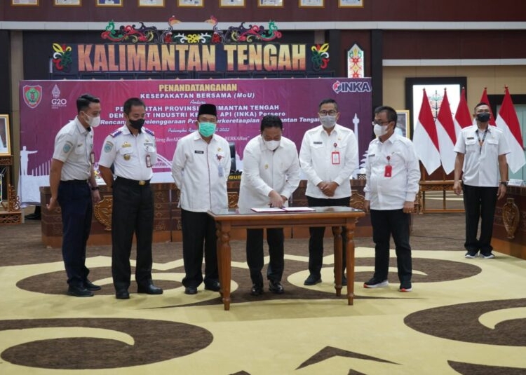 Wakil Gubernur Kalteng Edy Pratowo saat melakukan Penandatanganan Kesepakatan Bersama (Mou) Pemprov. Kalteng dengan PT. INKA Persero. (Photo/ist)