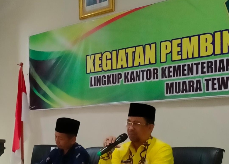 Kakanmenag Barito Utara saat memberikan arahan. (IST)