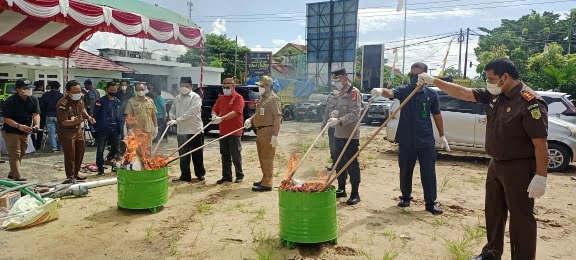 Kejaksaan Negeri Kapuas Musnahkan Barang Bukti Dan Barang Rampasan ...