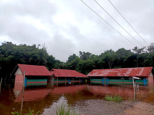 Banjir yang melanda beberapa desa di bantara sungai . barito yang berada di Kabupaten Murung Raya, Minggu (22/5). (IST)