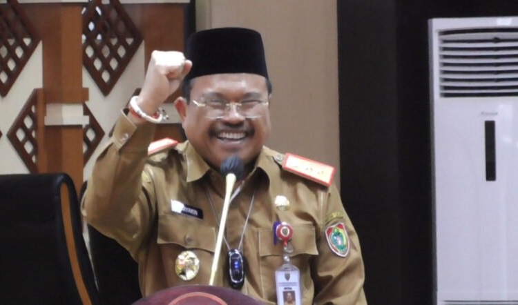 Sekda Kalteng H. Nuryakin mewakili Gubernur H. Sugianto Sabran saat mengucapkan Salam Olahraga pada acara Pelantikan Pengurus Provinsi PERCASI Periode 2021-2025 , dan Pembukaan Open Turnamen Catur Piala Gubernur Kalimantan Tengah Tingkat Nasional Tahun 2022. (Photo./Ni)