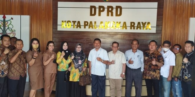 DPRD Tapin saat melakukan kunjungan ke DPRD Kota Palangka Raya. (IST)