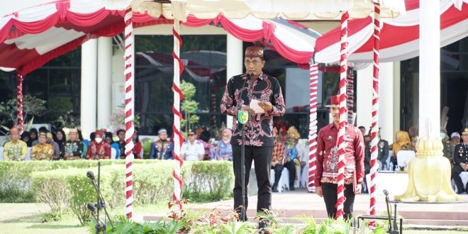 Ketua DPRD Kota Palangka Raya,
Sigit K Yunianto saat menjadi inspektur upacara pada peringatan Hari kesaktian pancasila dan hari Sumpah Pemuda di Halaman Kantor Wali Kota Palangka Raya, Jumat (28/10/2022) pagi.
Foto : im