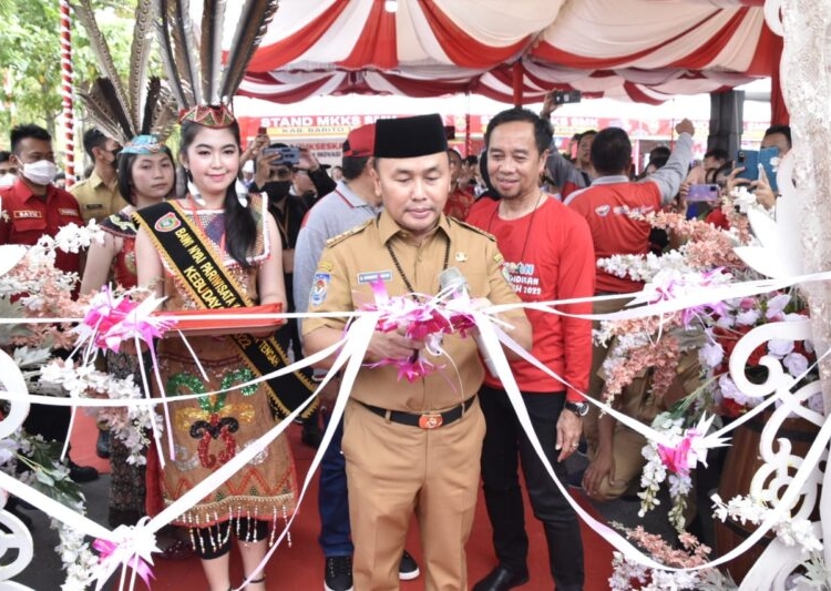 Gubernur Kalteng H. Sugianto Sabran membuka pameran inovasi pendidikan Kalteng Berkah SMA/SMK/SLB se Kalimantan Tengah. (Photo/ist)