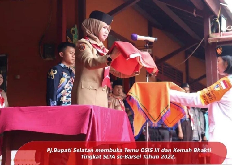 Pj Bupati Barsel Lisda Arriyana saat menghadiri pembukaan kemah bakti. (ist)