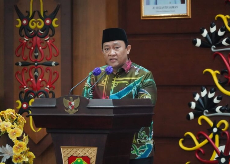 Wagub Kalteng H. Edy Pratowo saat membacakan sambutan pada pelepasan Kafilah Kalteng yang mengikuti MTQN VI Korpri Tahun 2022. (Photo/ist)