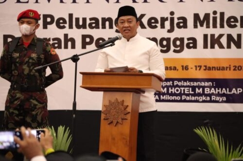 Wagub Kalteng H. Edy Pratowo menyampaikan sambutan pada acara Tabligh Akbar bersama Ketua Umum PP Muhammadiyah H. Haedar nashir. (Photo/asep)