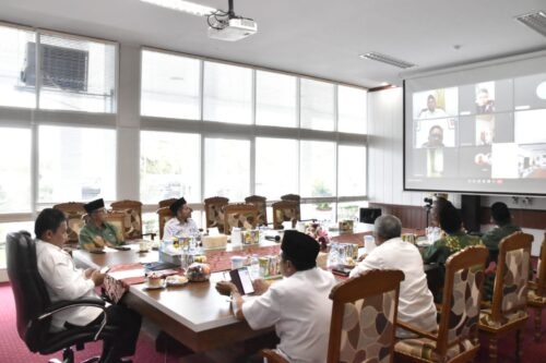 Wagub Kalteng H. Edy Pratowo saat mengikuti rapat kesiapan warga Nahdliyin menyongsong Ibu Kota Negara (IKN),secara virtual dari Ruang Rapat Wagub, Rabu (4/1/2023). (Photo/ist)