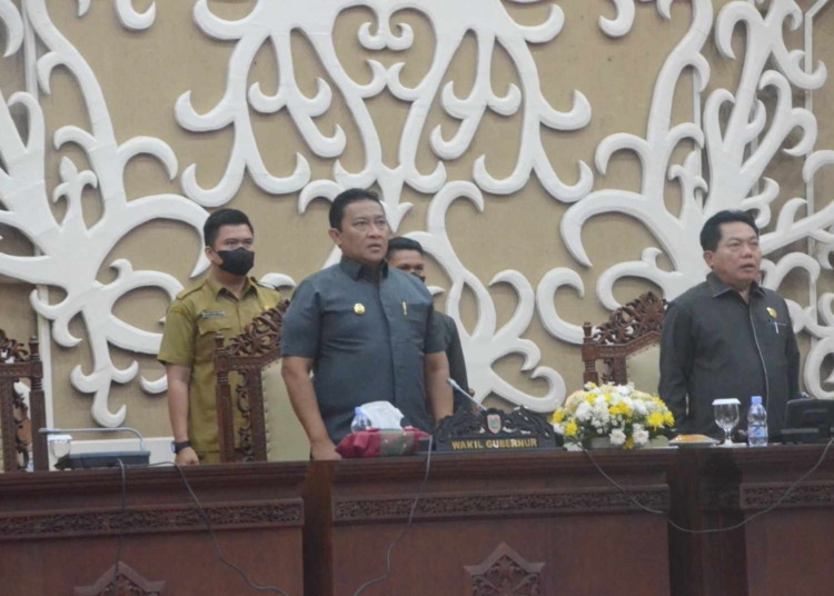 Wagub Edy Pratowo menghadiri Rapat Paripurna Ke-4 Masa Persidangan I di Ruang Rapat Paripurna DPRD Provinsi Kalteng, Selasa (7/2/2023). Foto : BA