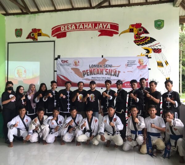 Komunitas Ganjar Milenial Center (GMC) Kalimantan Tengah saat menggelar kegiatan lomba seni pencak silat bersama Ikatan Kera Sakti di Kabupaten Pulang Pisau. (Photo/ist)