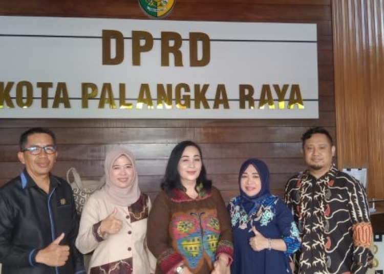 Anggota DPRD Kabupaten Barsel saat melakukan kaji banding Pokir ke DPRD Kota Palangka Raya, Senin (21/3/2023). Foto : IM