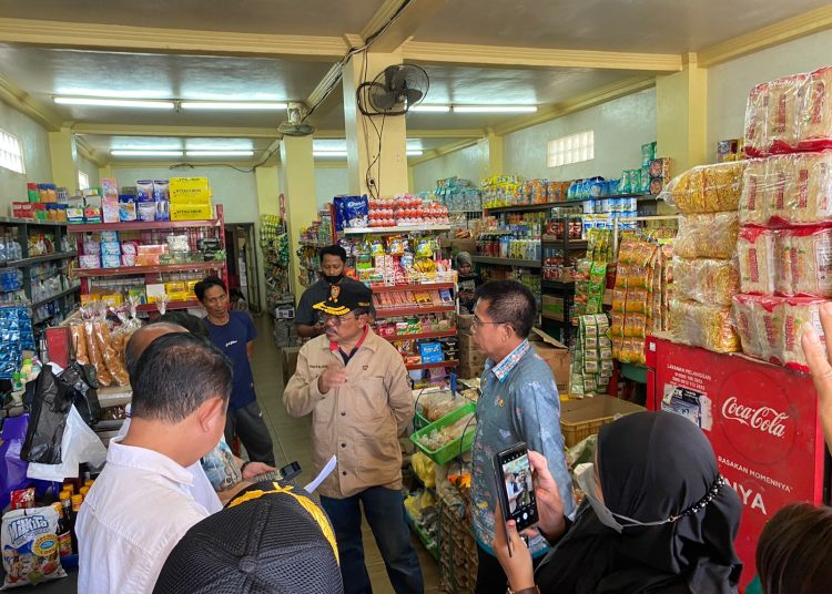 Sekda Prov. Kalteng H. Nuryakin lakukan sidak di Pasar Pelita dan distributor bahan pokok di Puruk Cahu, Kabupaten Murung Raya. (Photo/ist)