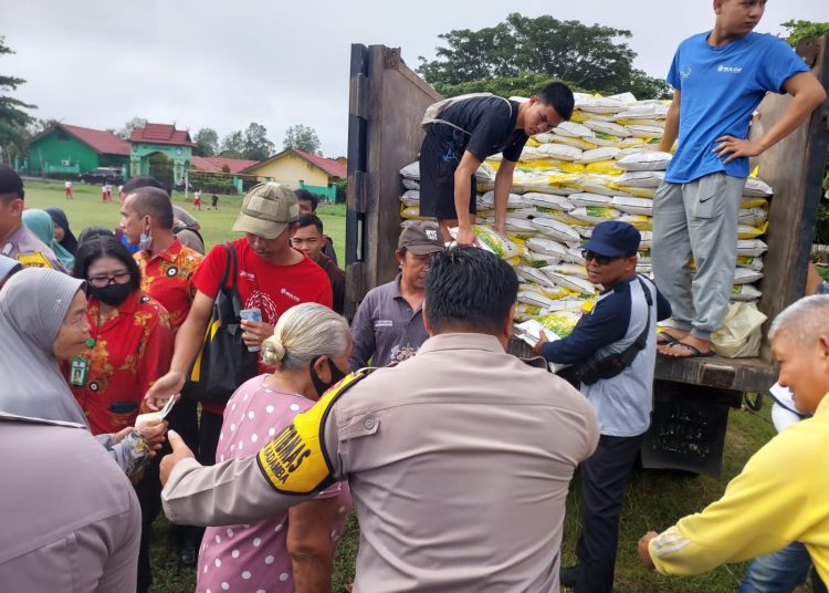 Operasi Pasar Stabilisasi Pasokan dan Harga Pangan (SPHP) Beras di Kasongan, Kabupaten Katingan. (Photo/ist)