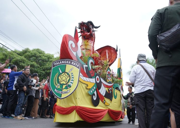 Perwujudan Naga Hai Galang milik Kontingen Kota Palangka Raya