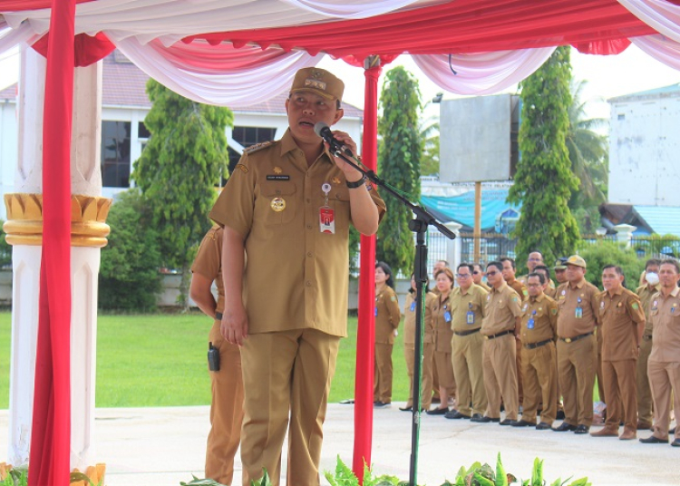 Pj Bupati Barsel H. Deddy Winarwan saat menyampaikan sambutan di hadapan seluruh ASN Lingkup Pemkab Barsel