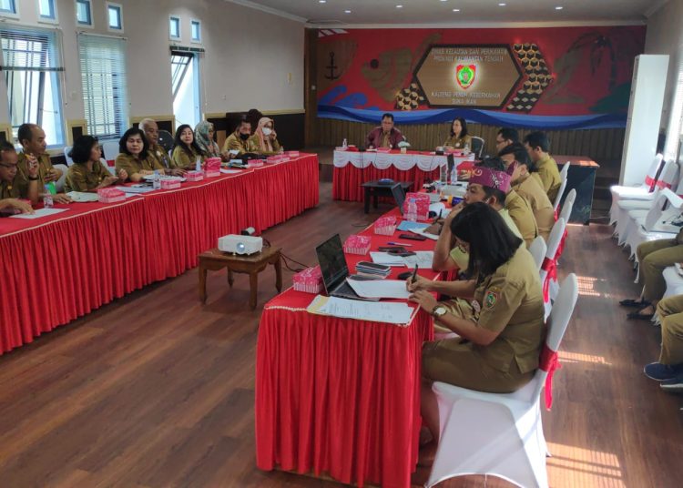 Kepala Dislutkan Prov. Kalteng Darliansjah saat memimpin Rapat Pembahasan Evaluasi dan Pengendalian Pelaksanaan APBD dan APBN serta progres pengadaan barang/jasa. (Photo/t2n)