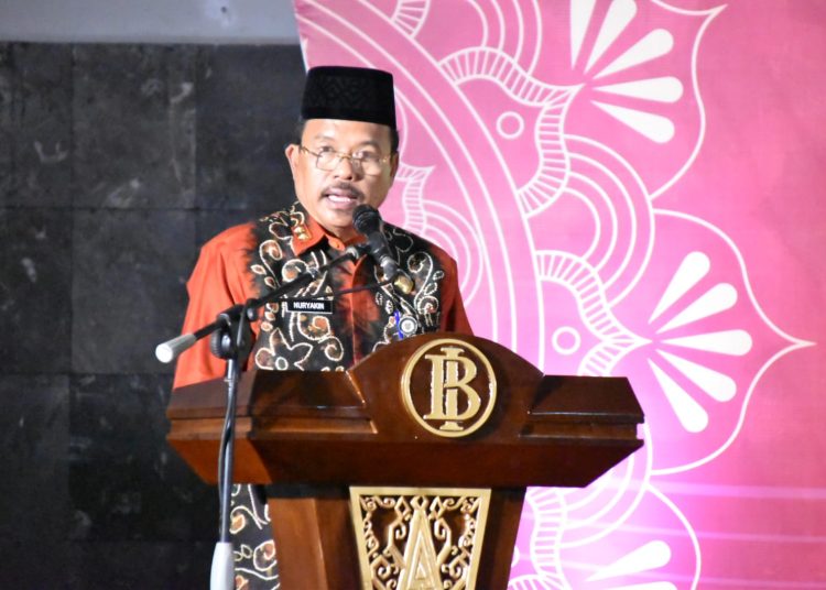 Sekda Nuryakin saat membacakan Sambutan Gubernur Kalteng pada Pembukaan Fesyar Kalteng Tahun 2023. (Photo/arif)