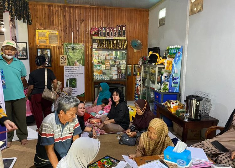 Para lansia tampak antusias mengikuti pemeriksaan kesehatan gratis dari Mak Ganjar Kalteng. (Photo/ist)