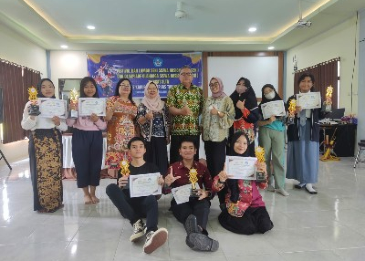 Festival Lomba Seni Siswa Nasional (FLS2N) SMA/SMK/MA tingkat Kabupaten Kapuas yang dilangsungkan di Aula SMAN 2 Kuala Kapuas  pada Sabtu (03/05).(ist)